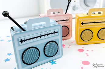 A LITTLE VINTAGE RADIO